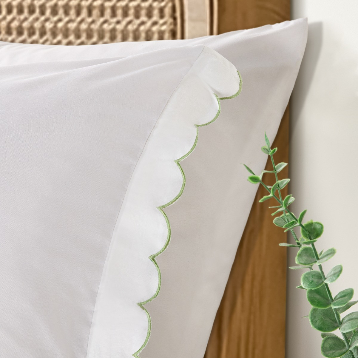 OHS Scallop Edge Contrast Duvet Cover Set, White/Sage - Single>