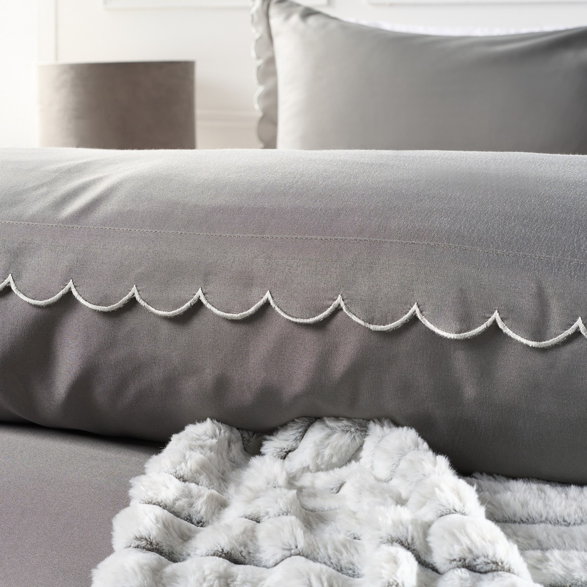 OHS Scallop Edge Contrast Duvet Cover Set, Grey/Silver - King>