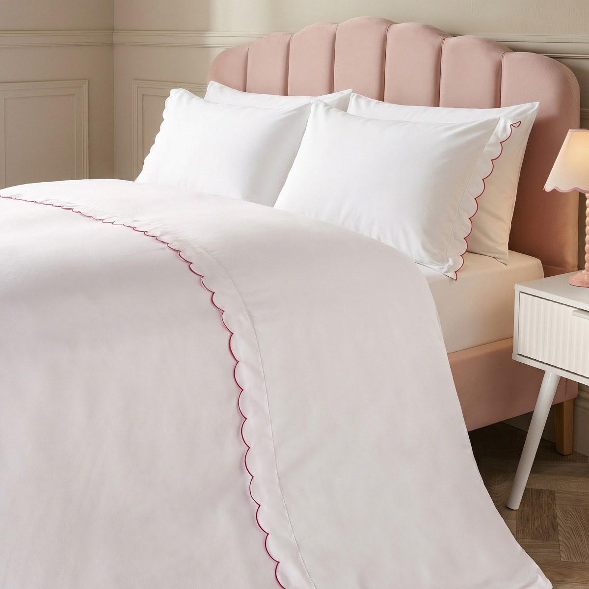 OHS Scallop Edge Contrast Duvet Cover Set - White/Hot Pink>