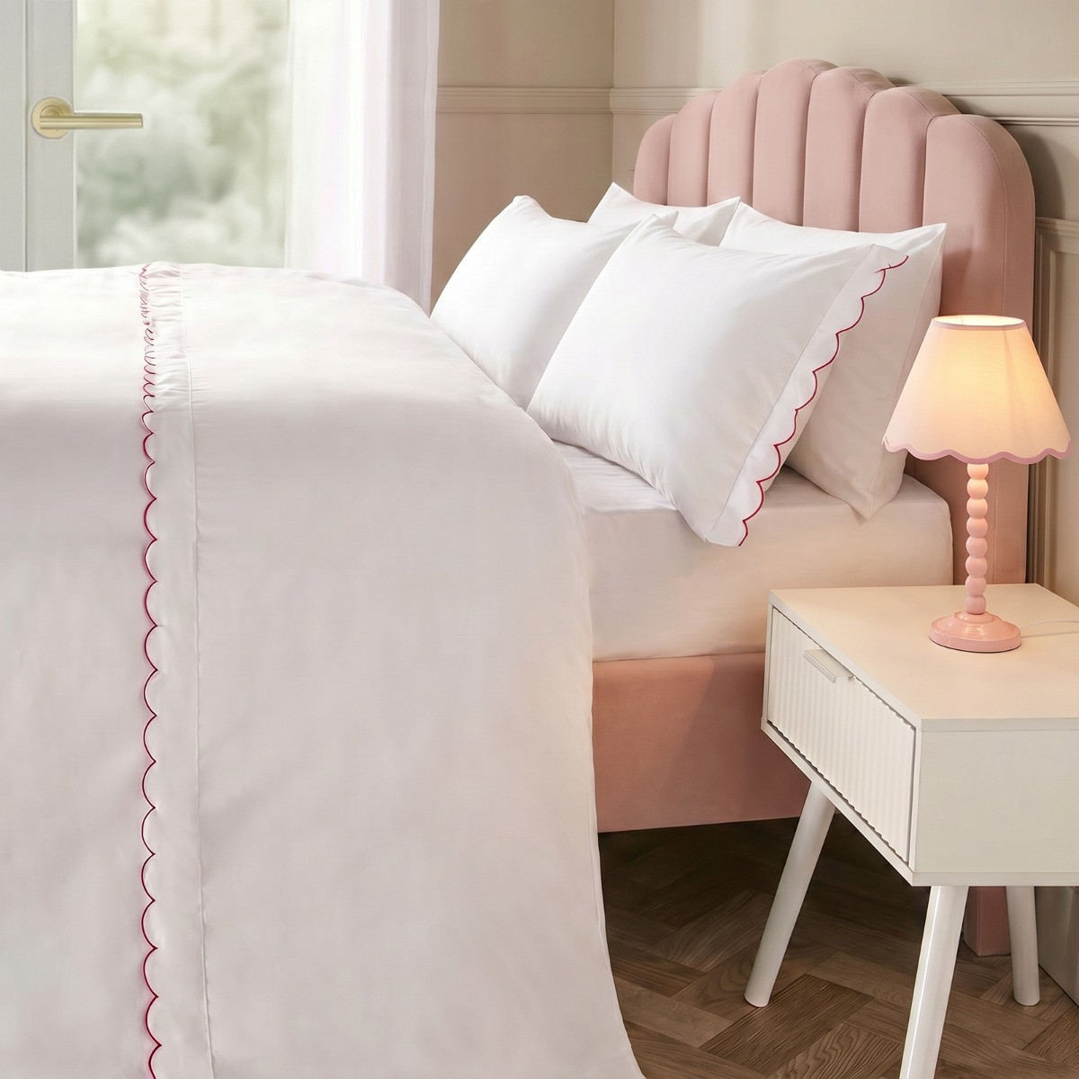 OHS Scallop Edge Contrast Duvet Cover Set, White/Hot Pink - Single>