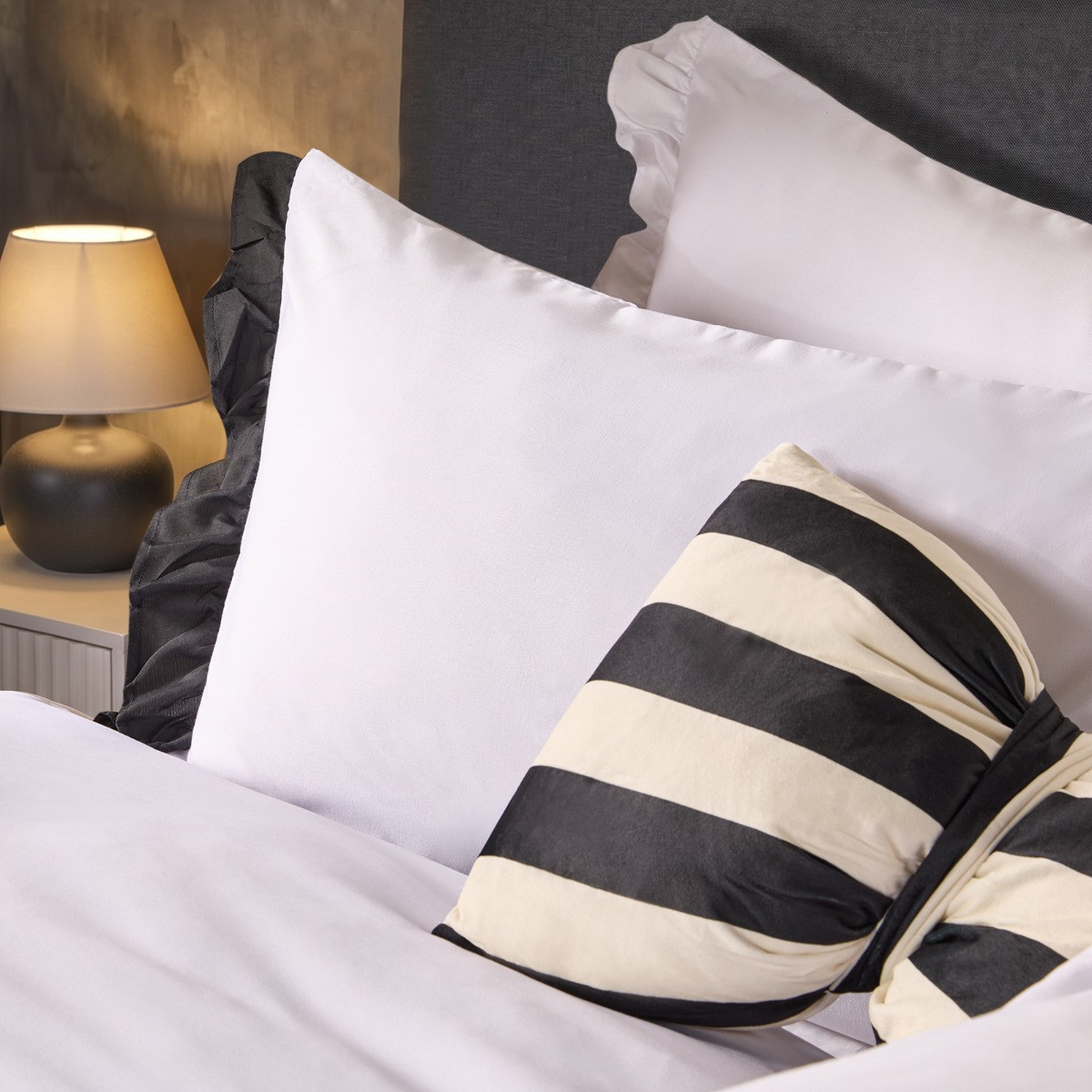 OHS Frill Edge Duvet Set - Monochrome>