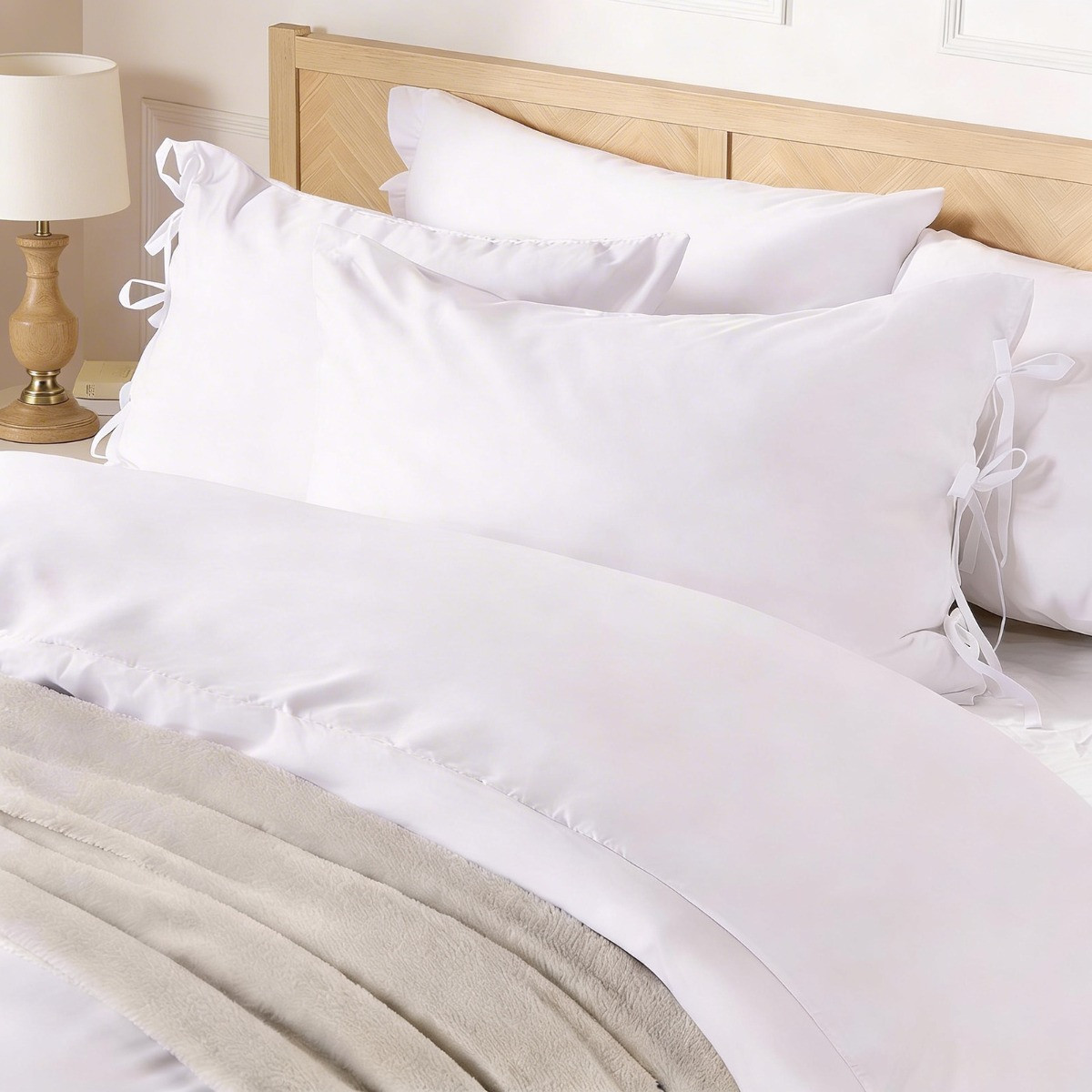 OHS Bow Tie Plain Dye Duvet Set, White - Double>