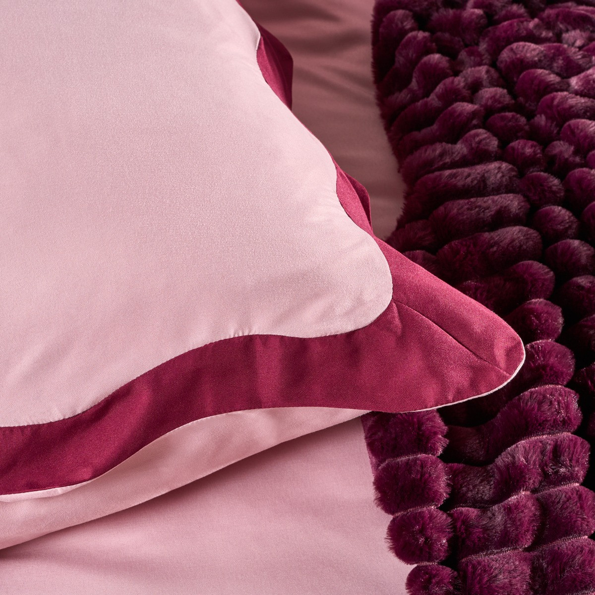 OHS Scallop Edge Duvet Cover Set, Blush/Burgundy - Single >