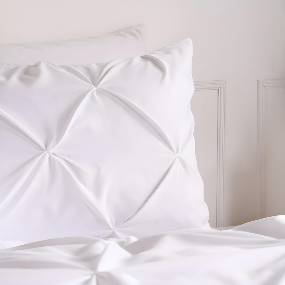 OHS Diamond Pintuck Pinch Pleat Duvet Cover Set, White - Double>