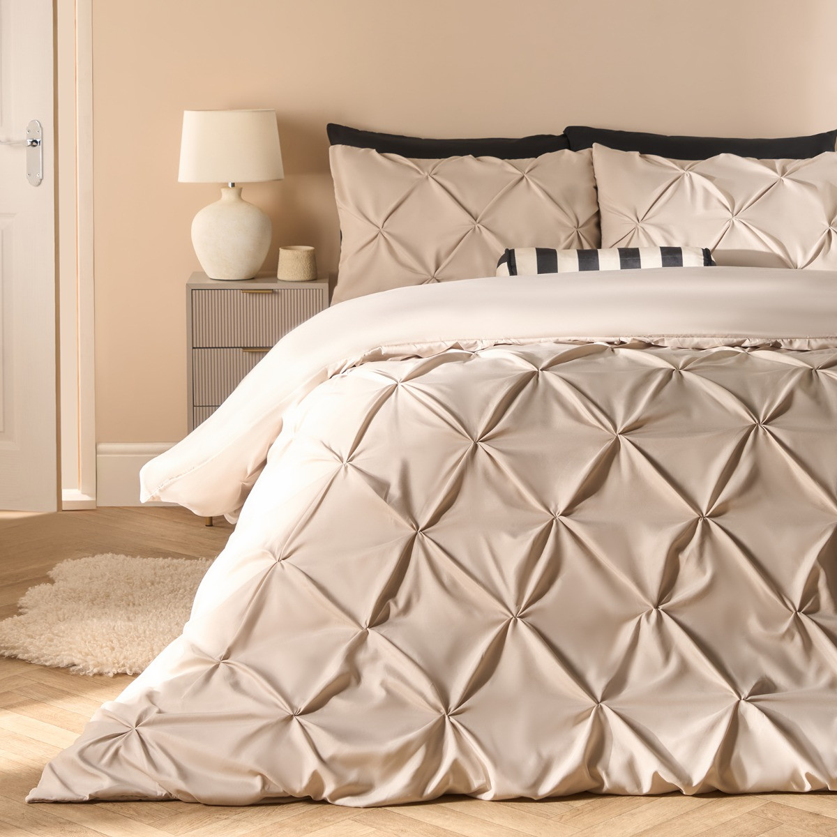 OHS Diamond Pintuck Pinch Pleat Duvet Set, Natural - King>