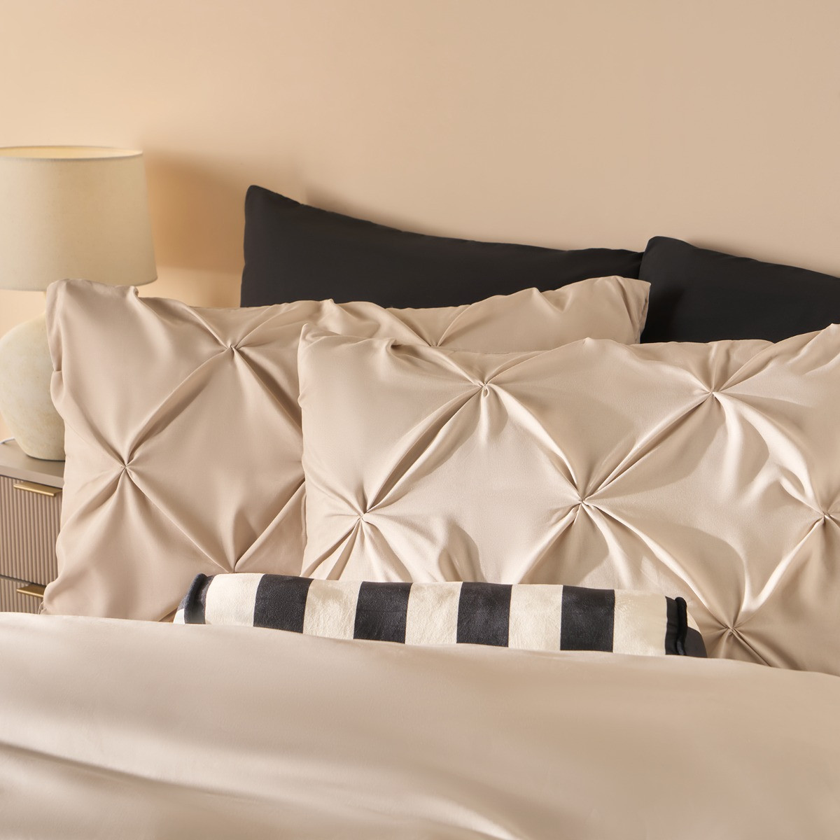 OHS Diamond Pintuck Pinch Pleat Duvet Set, Natural - Double>