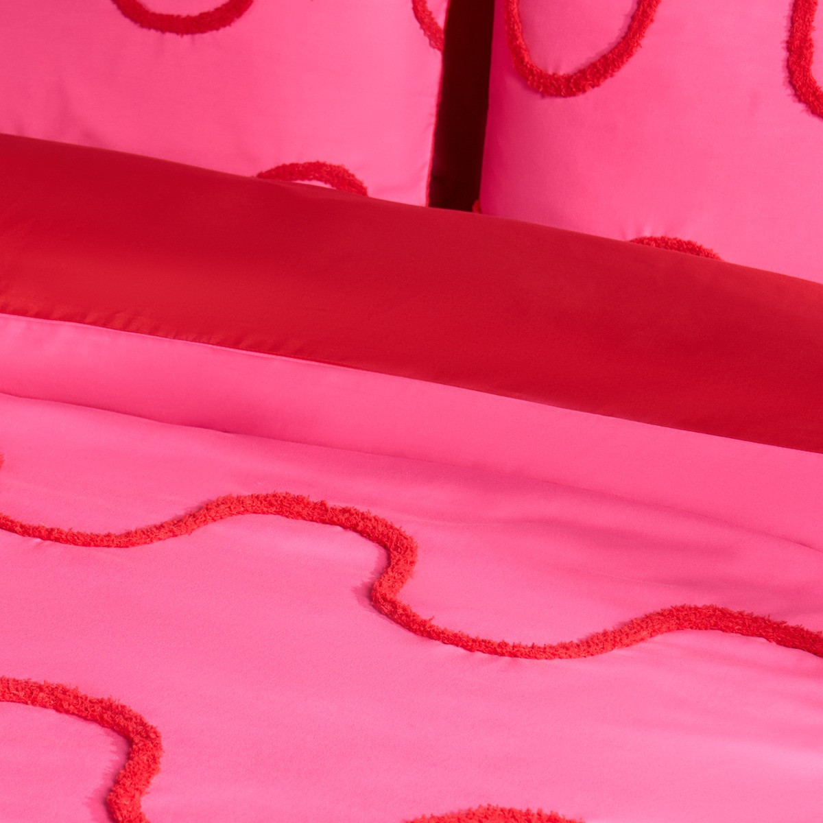 OHS Tufted Wave Duvet Set, Hot Pink/Red - Single>