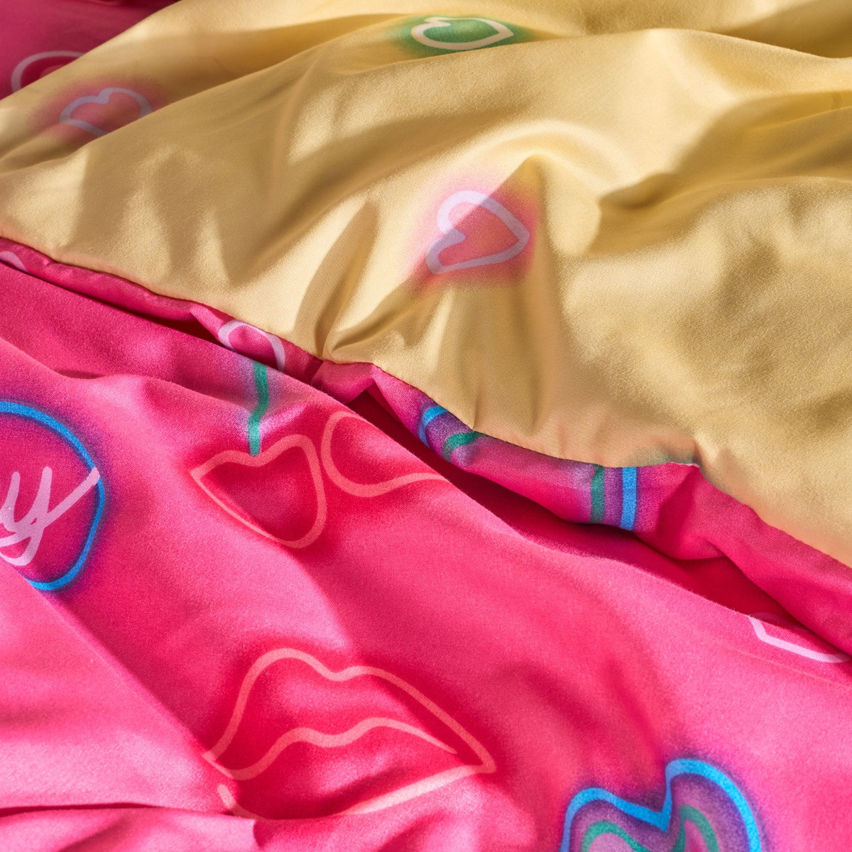 OHS Neon Lights Duvet Cover Set - Magenta>