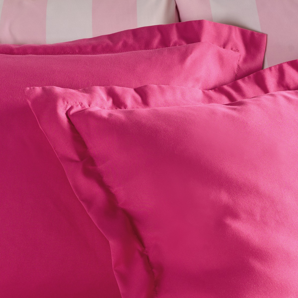 OHS Plain Dyed Oxford Pillowcases - Hot Pink>