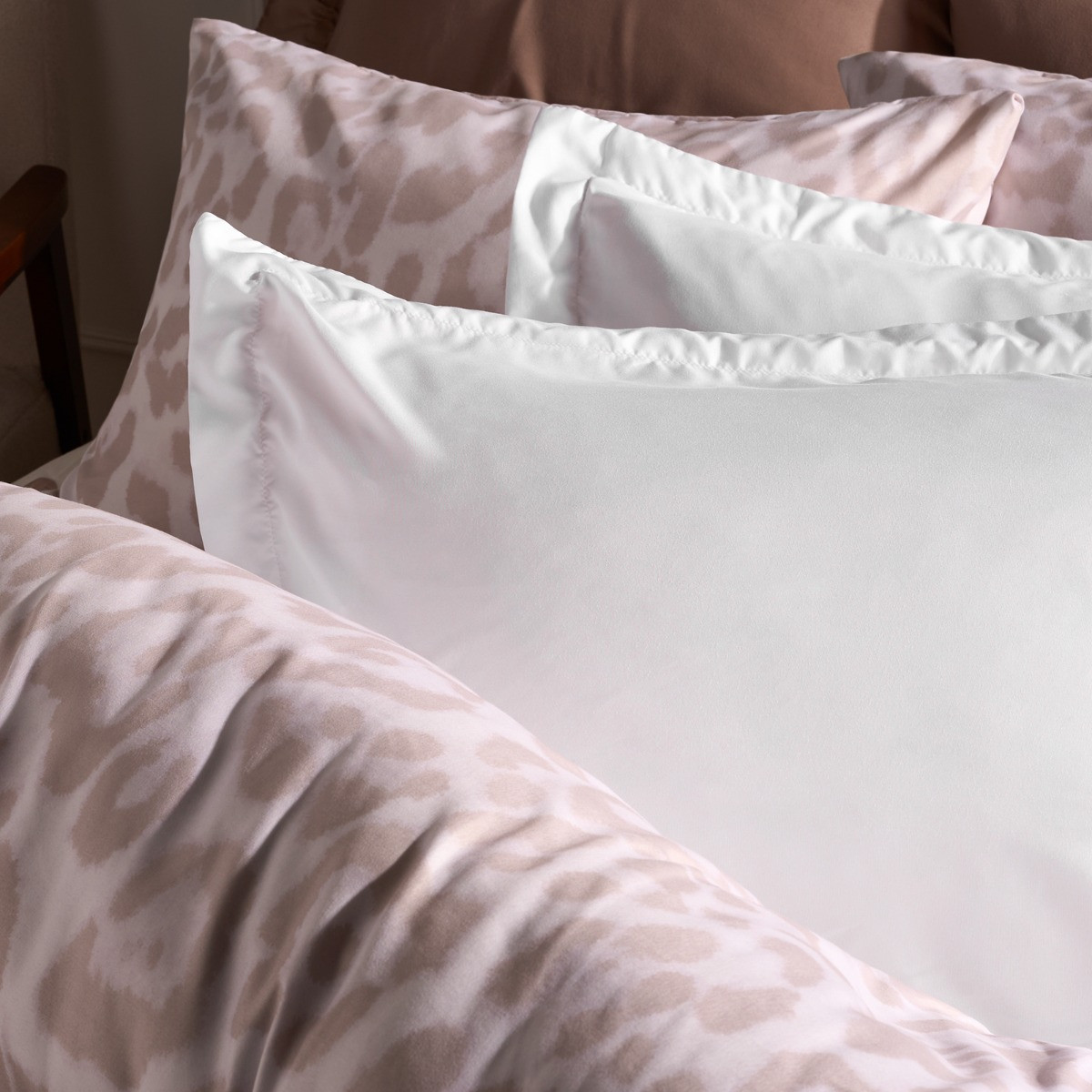 OHS Plain Dyed Oxford Pillowcases - White>