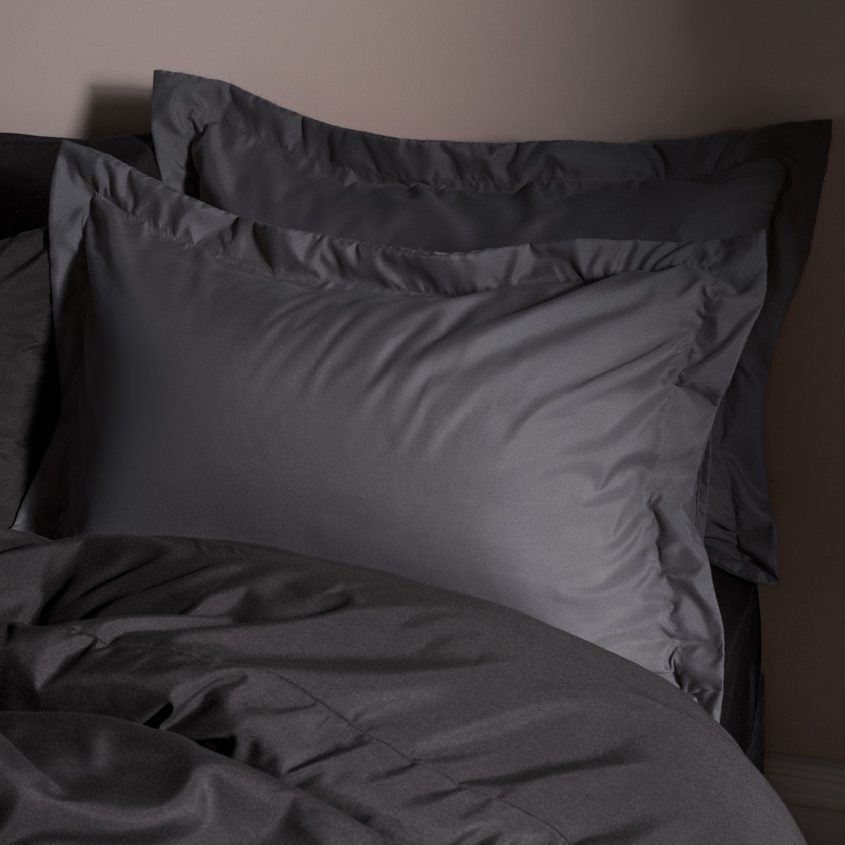 OHS Plain Dyed Oxford Pillowcases - Charcoal>