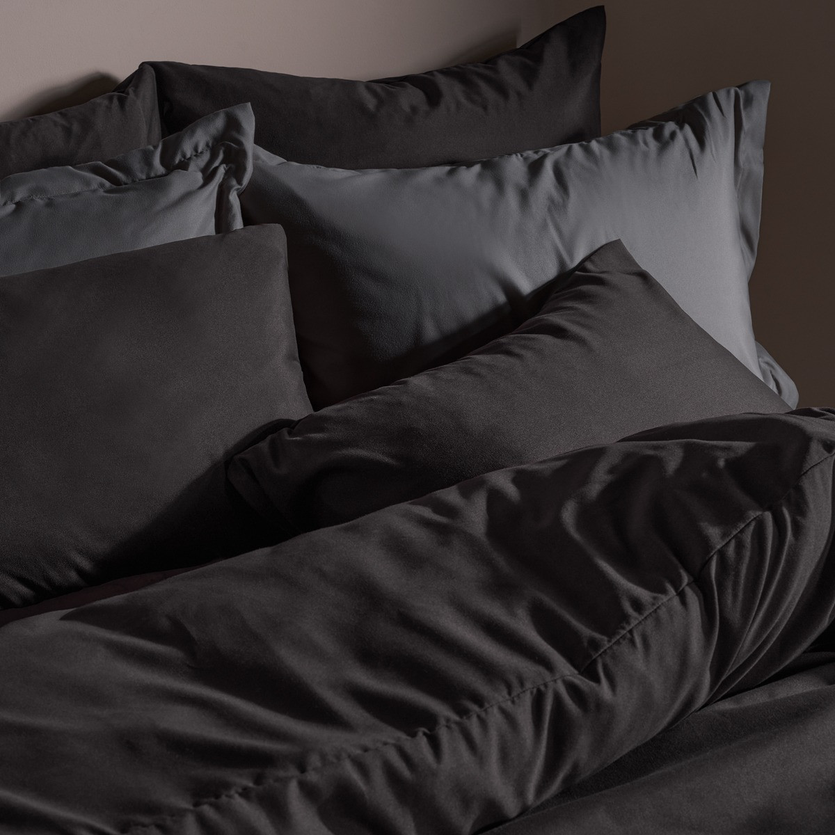 OHS Plain Dyed Oxford Pillowcases - Charcoal>