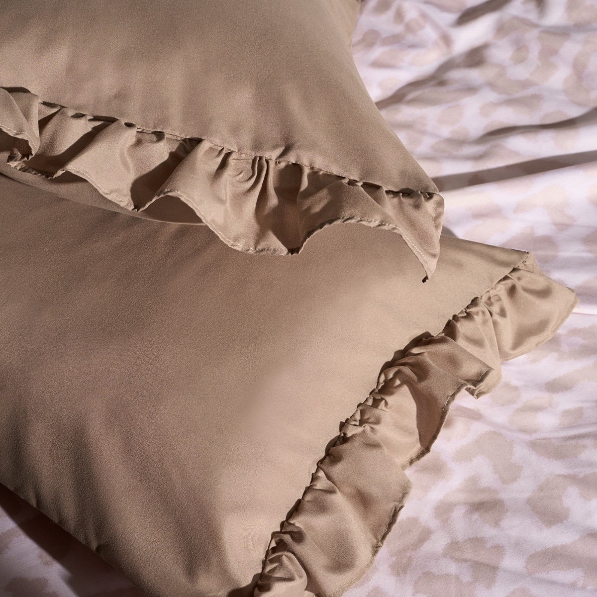 OHS Plain Dyed Frill Edge Pillowcases - Natural>