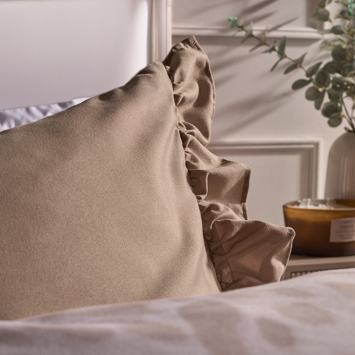 OHS Plain Dyed Frill Edge Pillowcases - Natural>