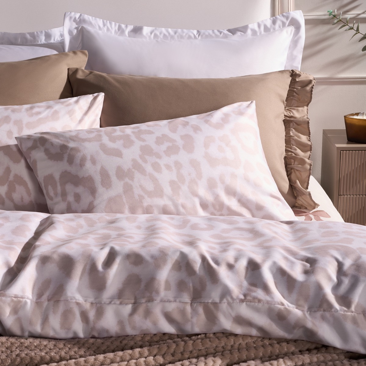 OHS Plain Dyed Frill Edge Pillowcases - Natural>