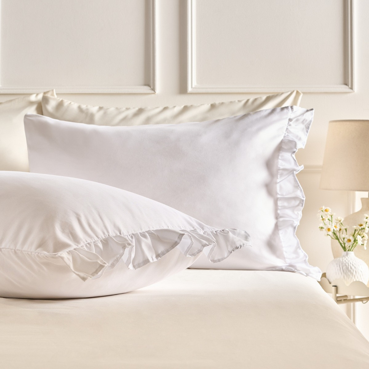 OHS Plain Dyed Frill Edge Pillowcases - White>