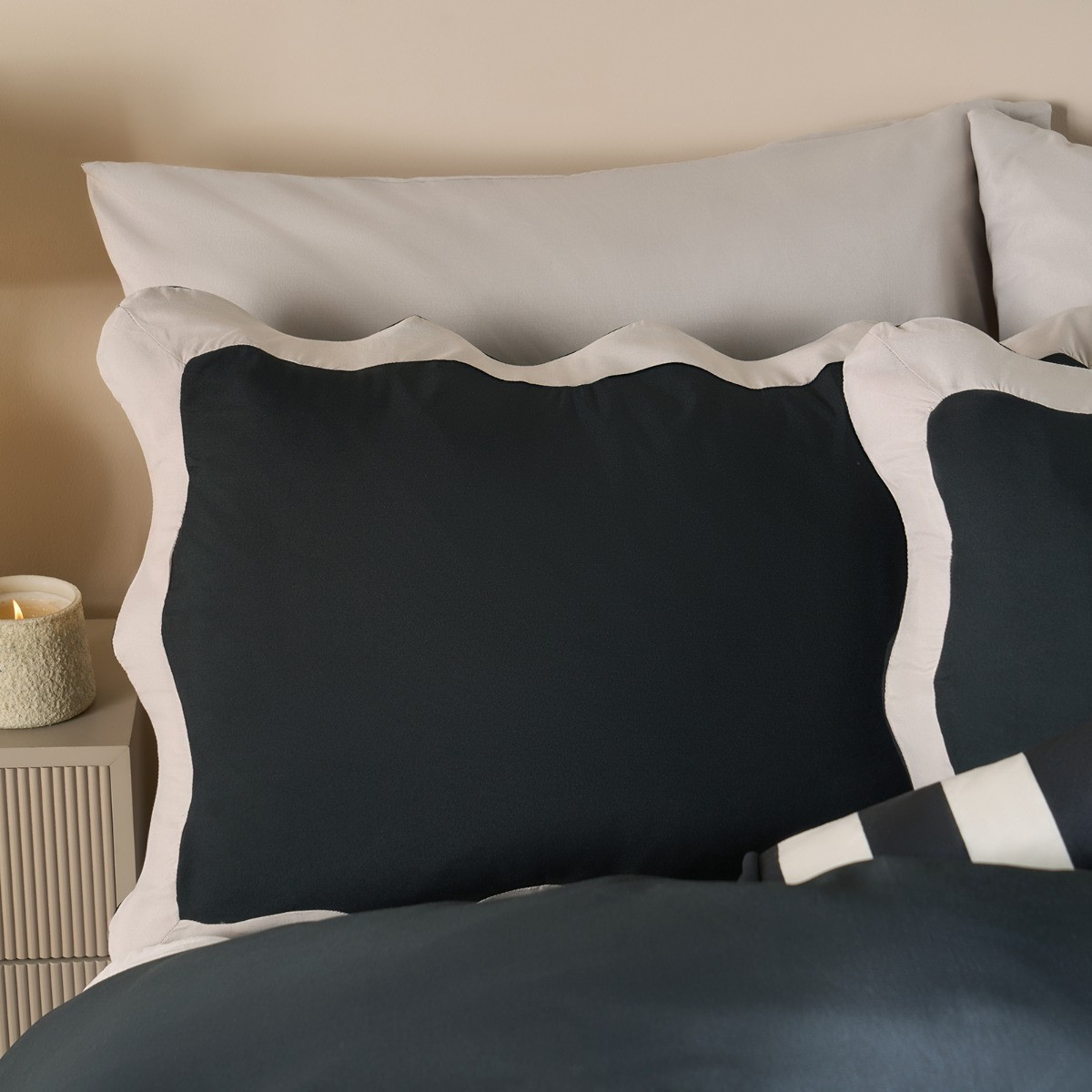 OHS Scallop Edge Duvet Cover Set, Black/Stone - Double>