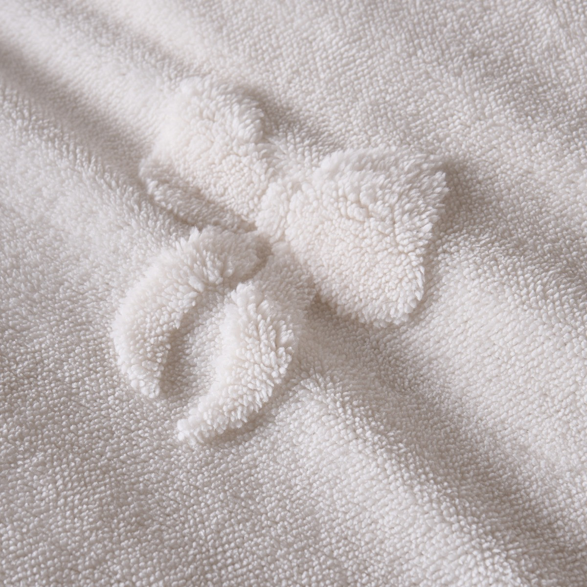 OHS Bows Tufted Teddy Fleece Duvet Cover Set, Ivory - King>