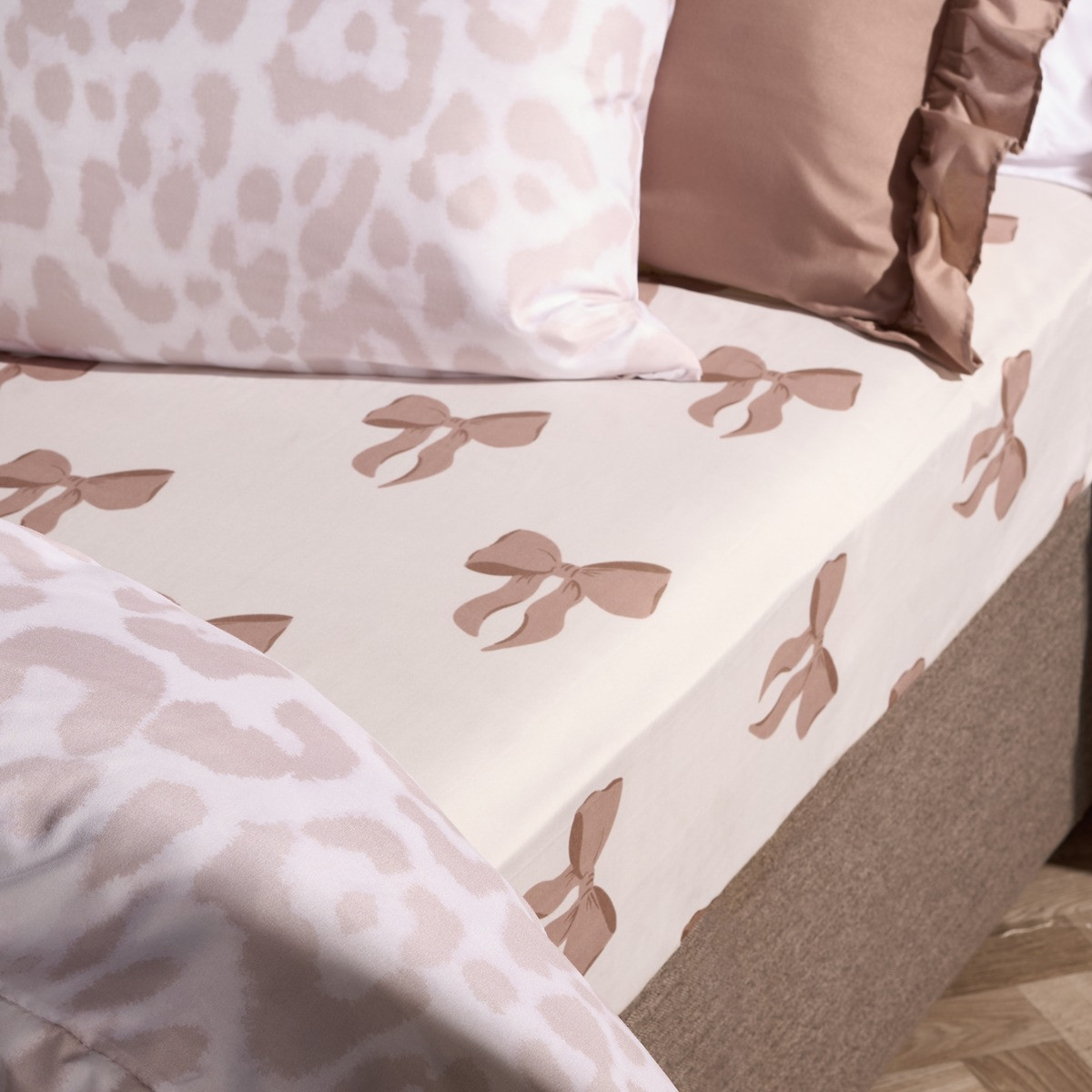 OHS Bow Print Fitted Sheet - Ivory>