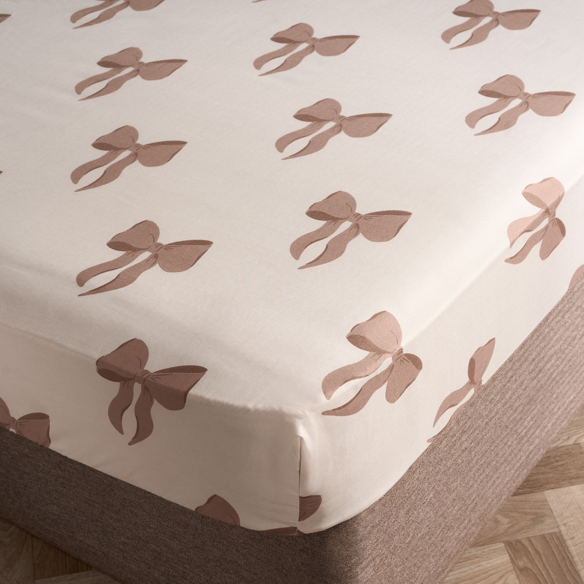 OHS Bow Print Fitted Sheet, King - Ivory>
