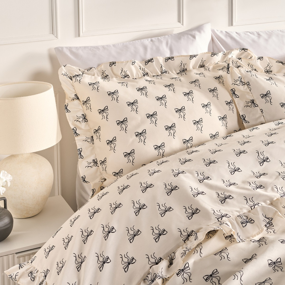 OHS Ditsy Bow Frill Duvet Cover Set, Monochrome - Double>