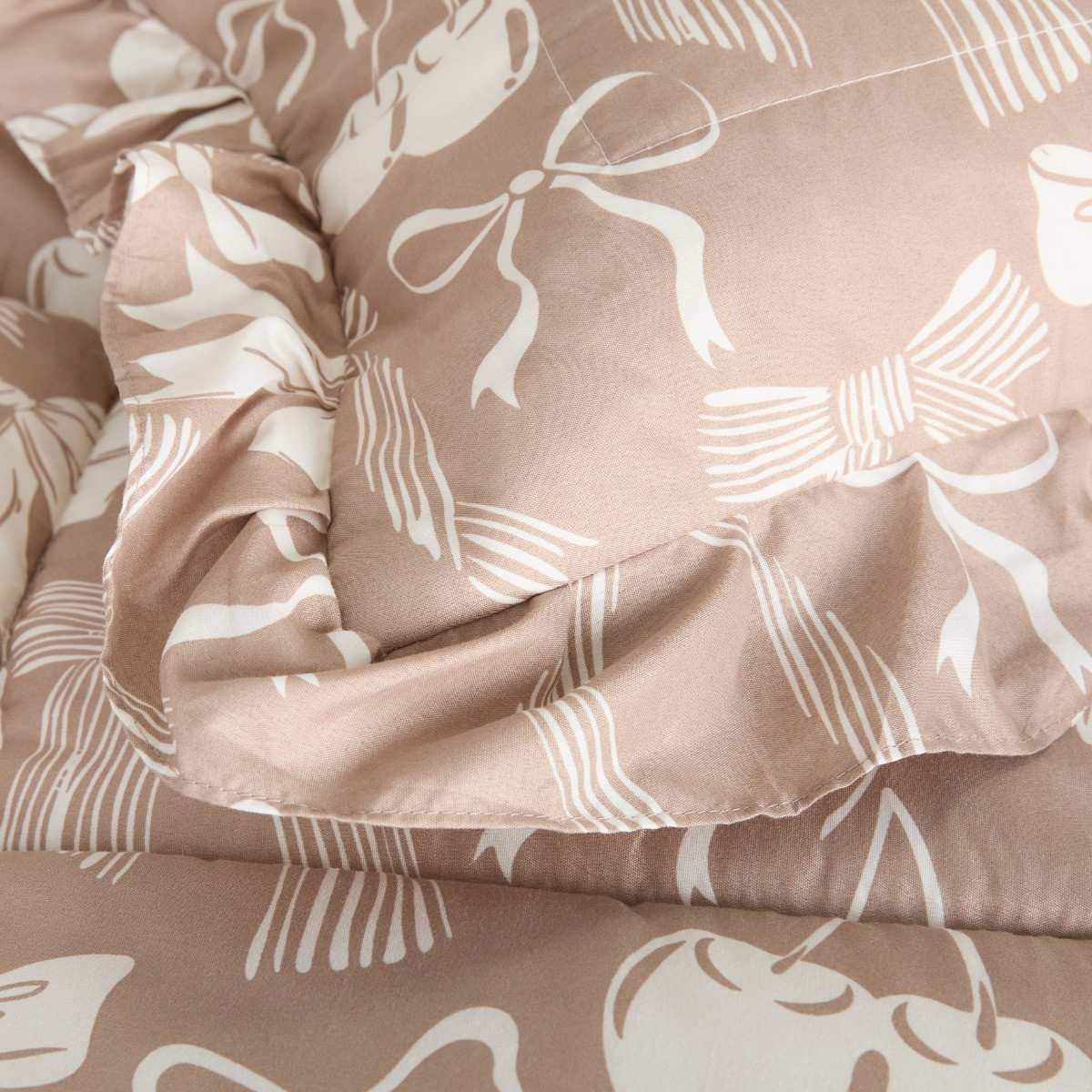 OHS Bow Print Frill Edge Coverless 7.5 Tog Duvet Set - Natural>
