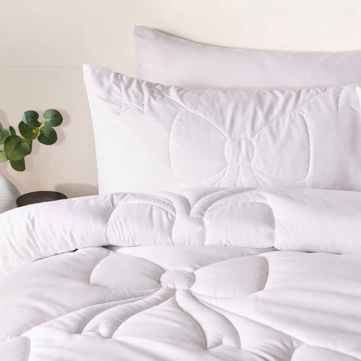 OHS Diamond Bow Quilted Coverless 7.5 Tog Duvet Set - White>