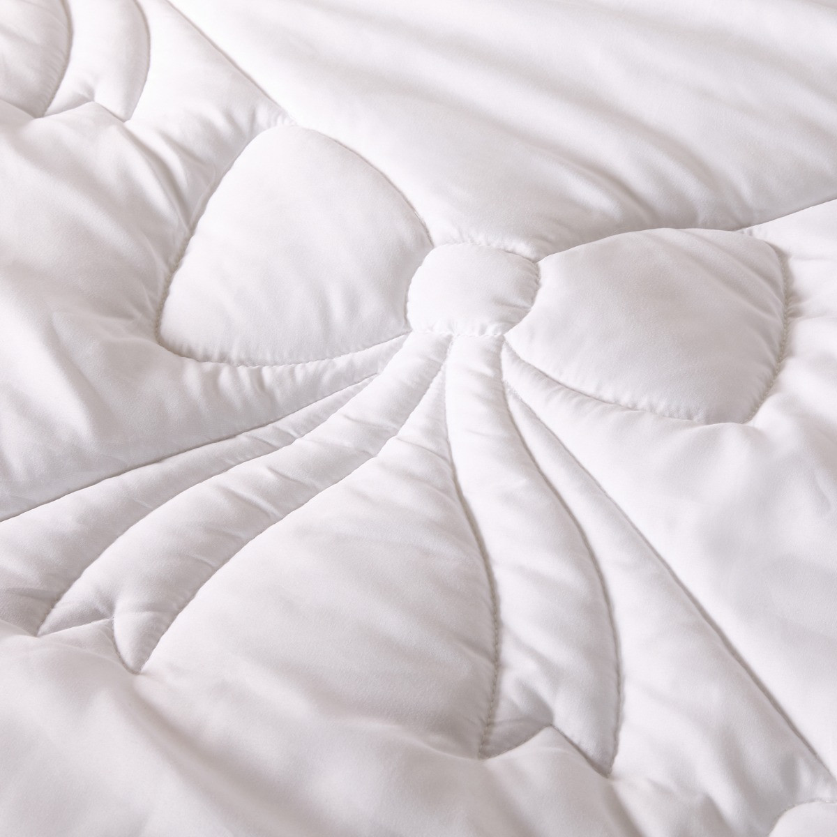 OHS Diamond Bow Quilted Coverless 7.5 Tog Duvet Set - White>