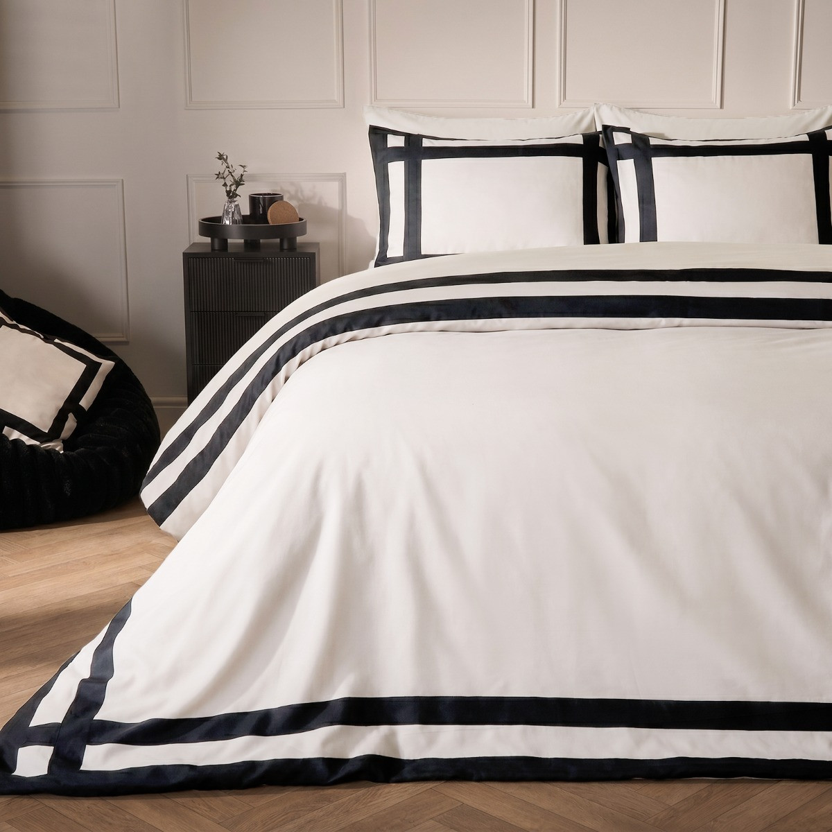 OHS Contrast Border Duvet Cover Set - Stone/Black>