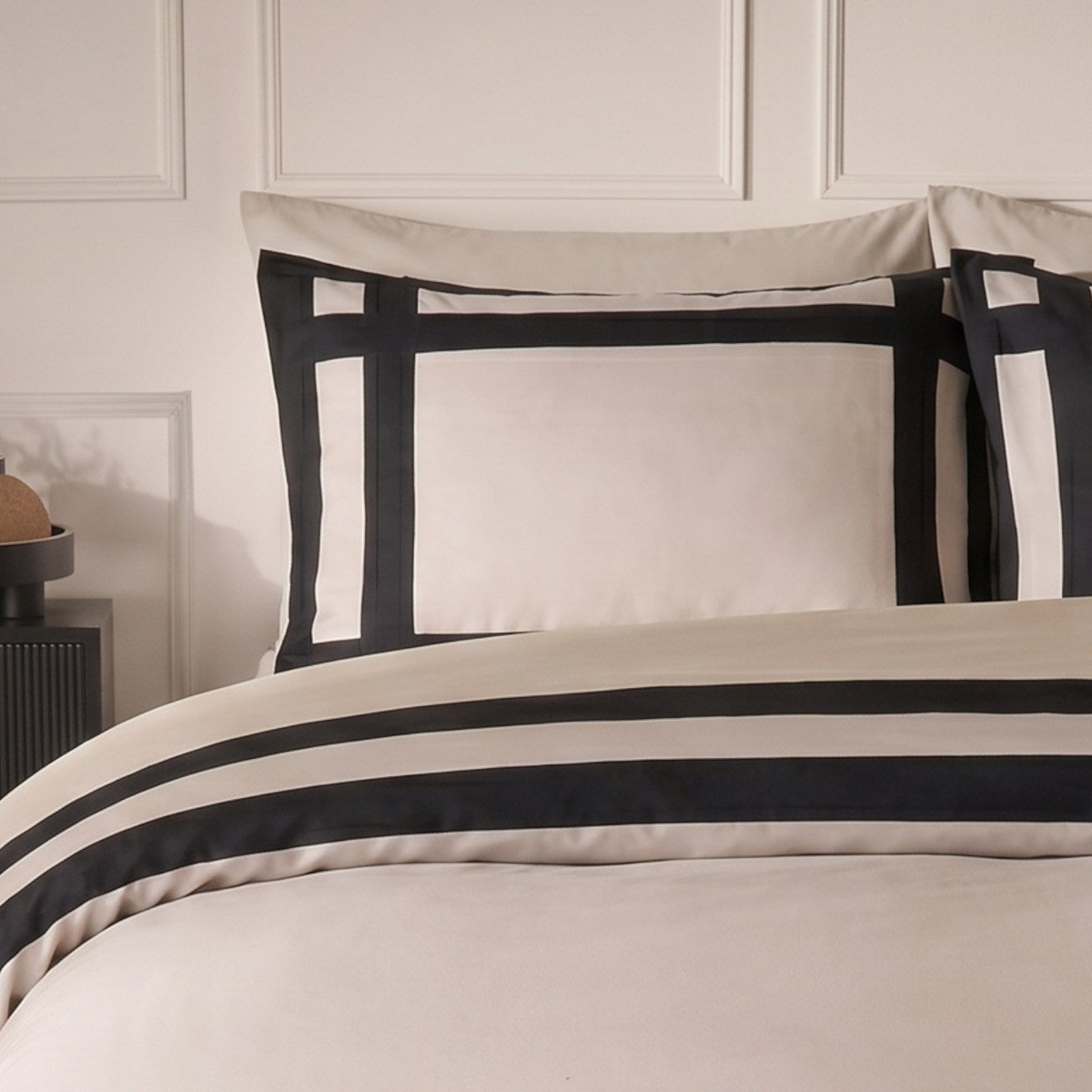 OHS Contrast Border Duvet Cover Set - Stone/Black>