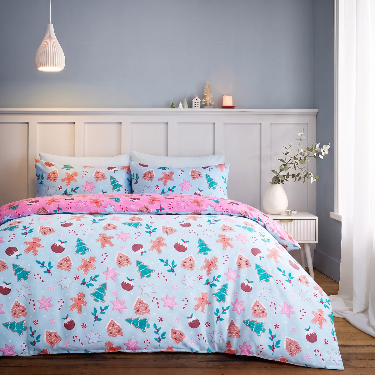 OHS Festive Gingerbread Print Reversible Duvet Set - Blue/Pink>