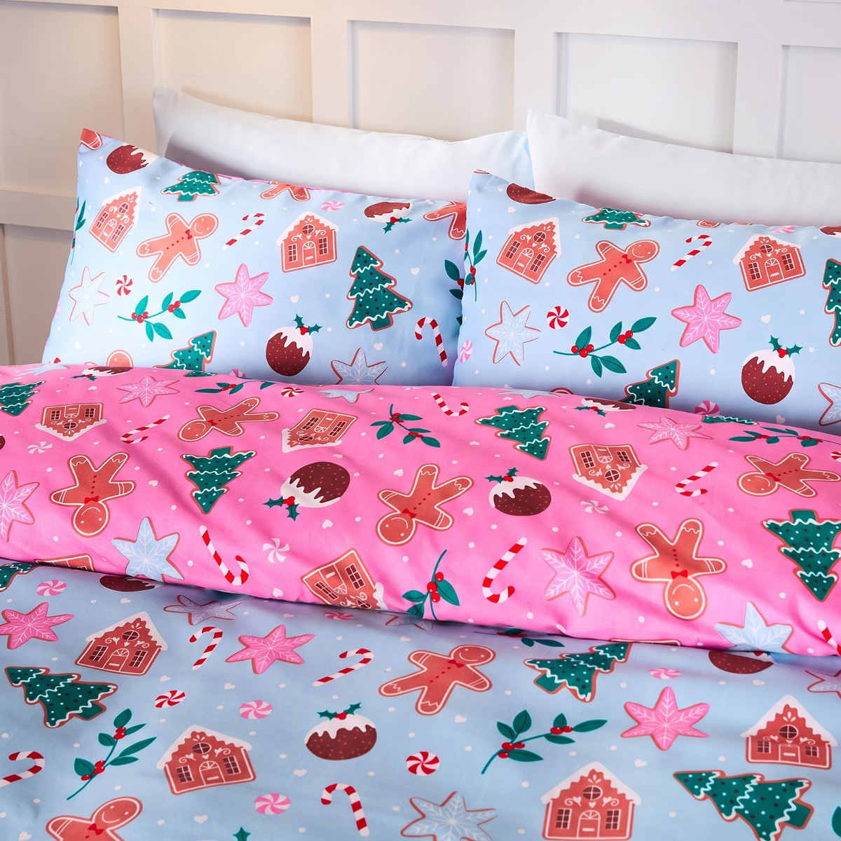 OHS Festive Gingerbread Print Reversible Duvet Set - Blue/Pink>