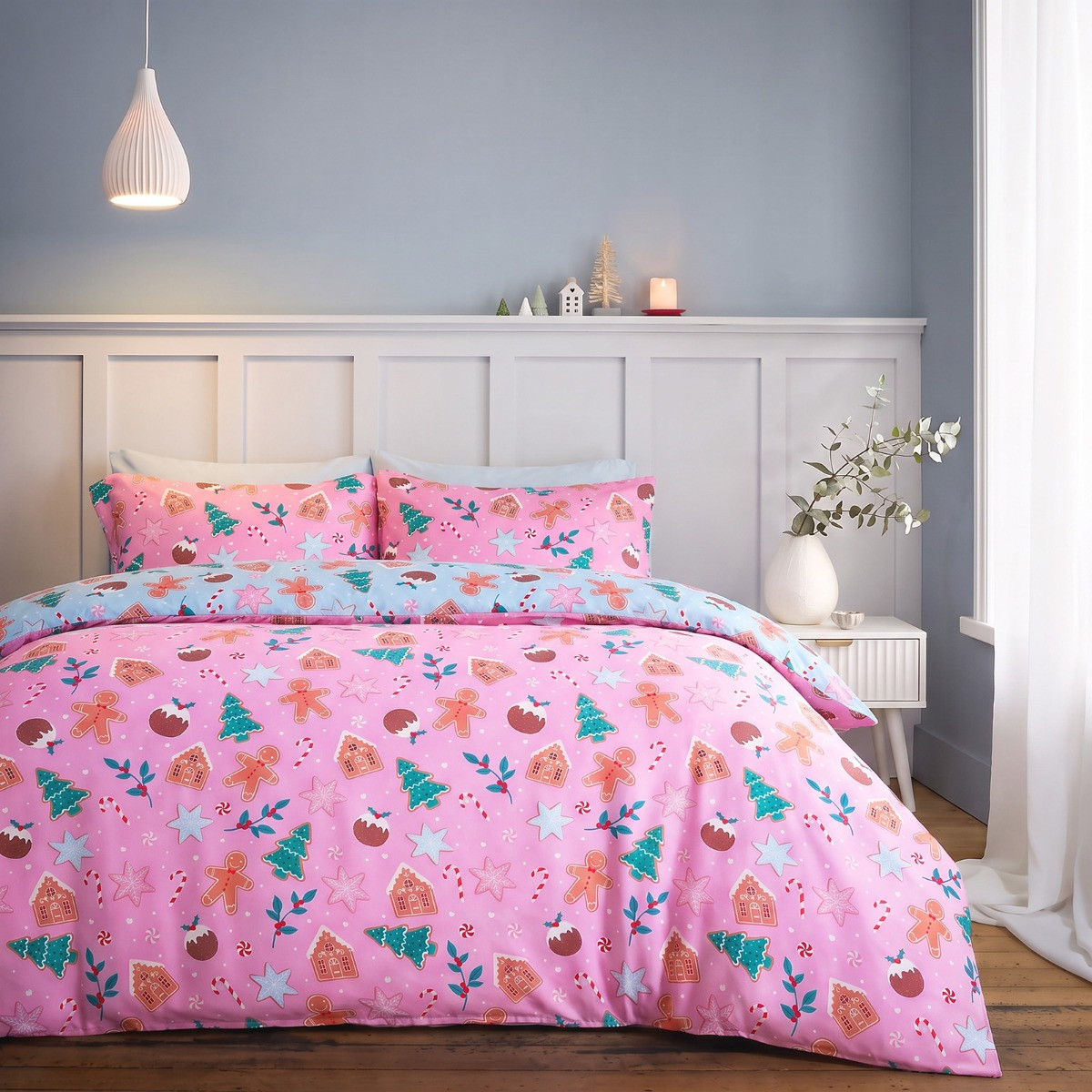 OHS Festive Gingerbread Print Reversible Duvet Set - Blue/Pink>