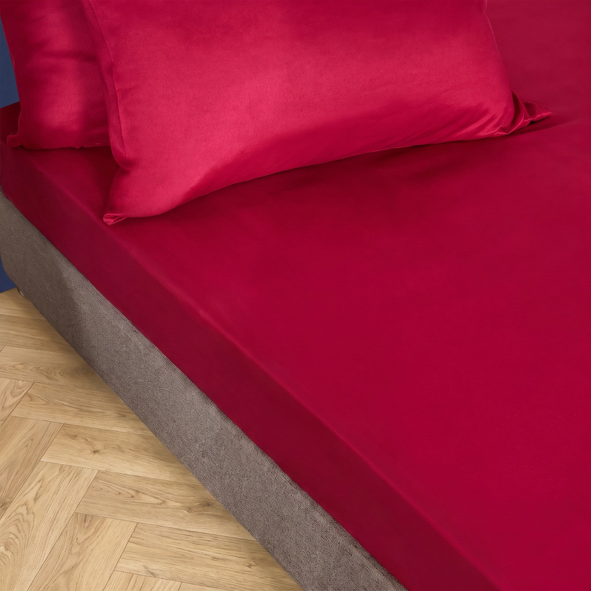OHS Plain Dyed Fitted Sheet - Fuchsia>