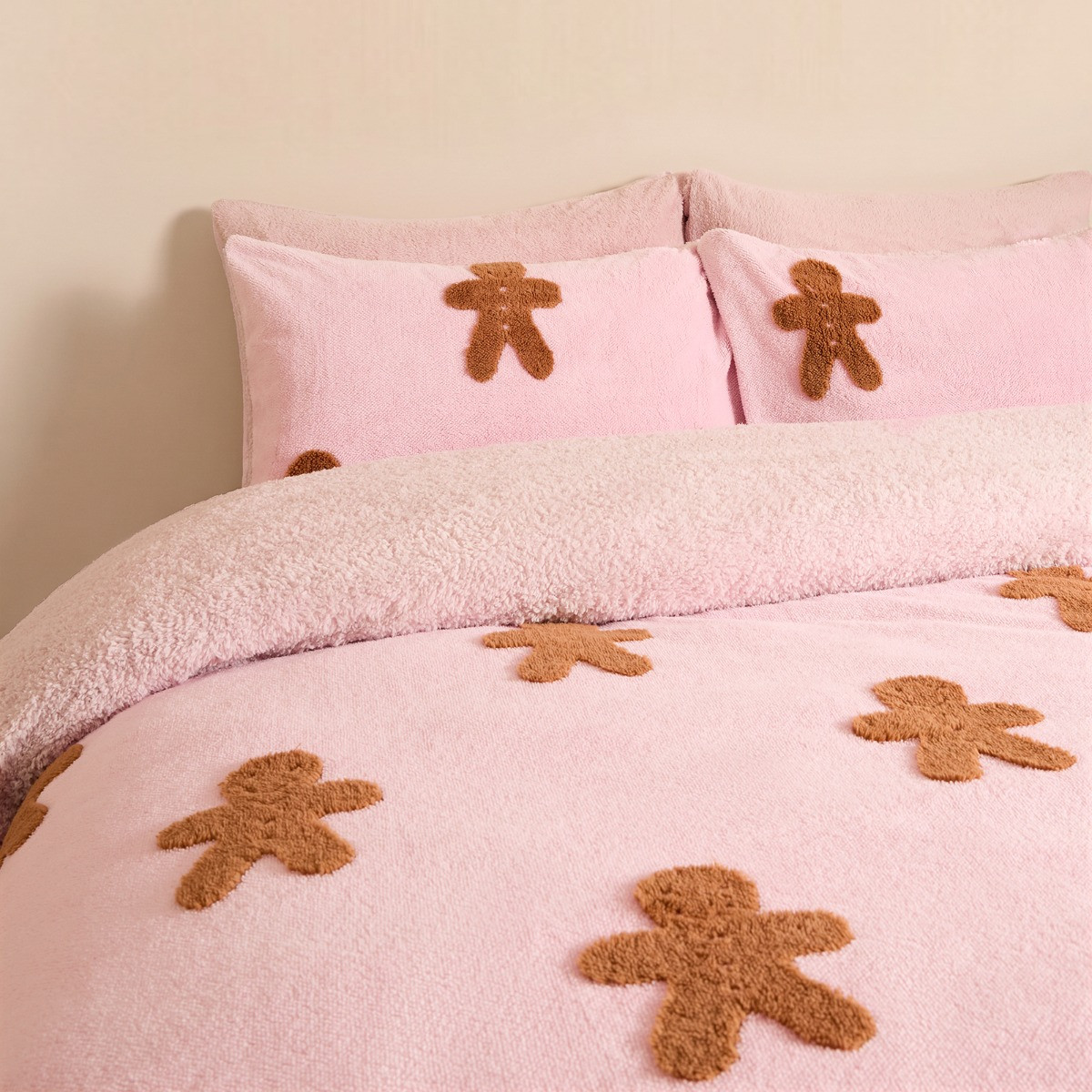 OHS Tufted Gingerbread Man Teddy Duvet Cover Set - Pink>