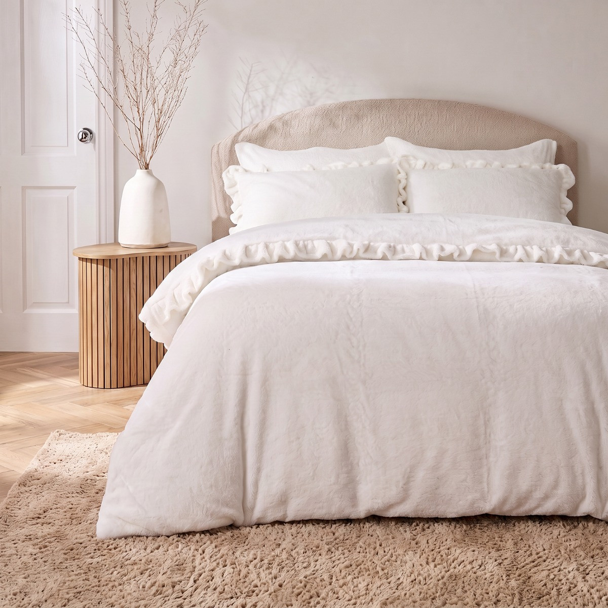 OHS Frill Teddy Duvet Set - White>
