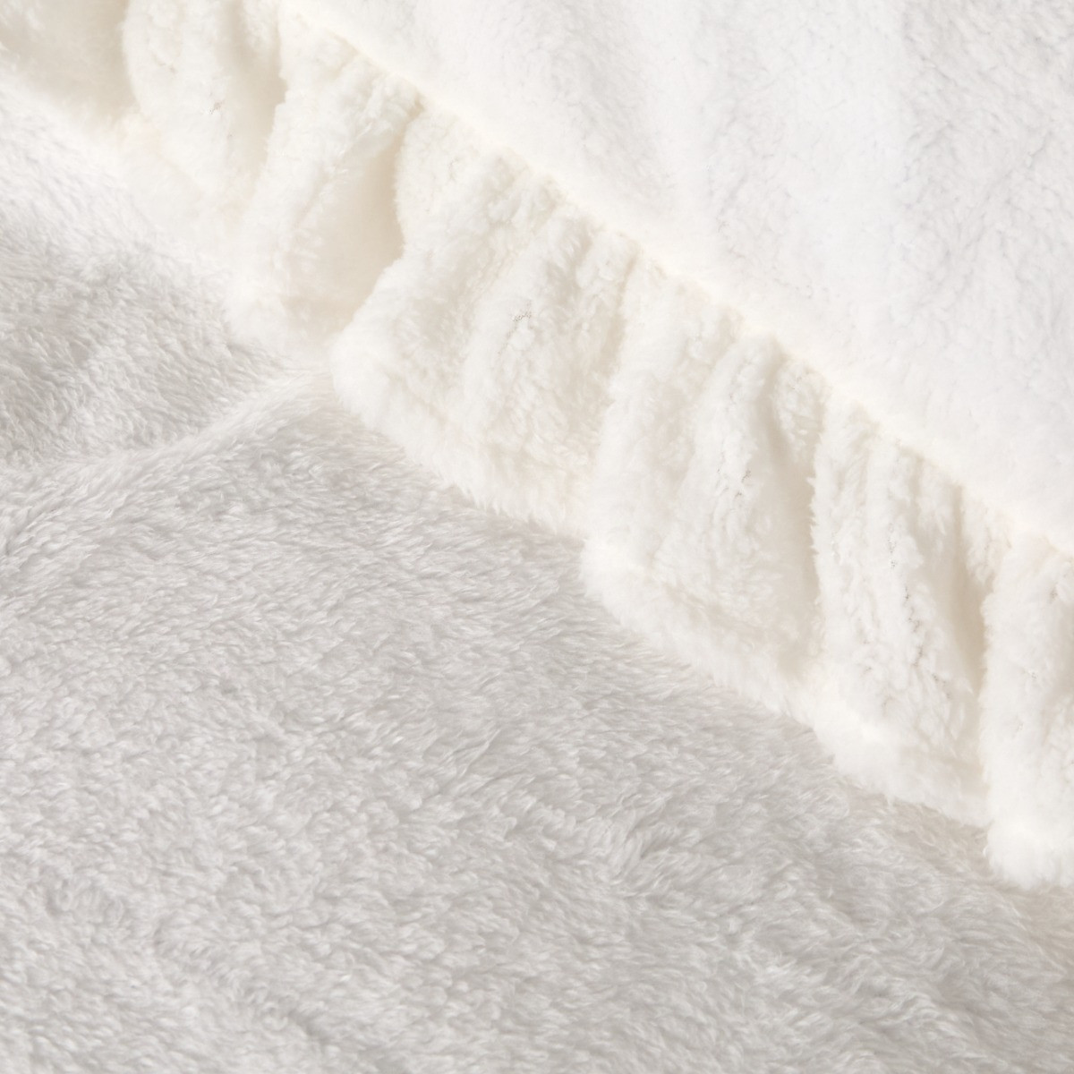 OHS Frill Teddy Duvet Set - White>