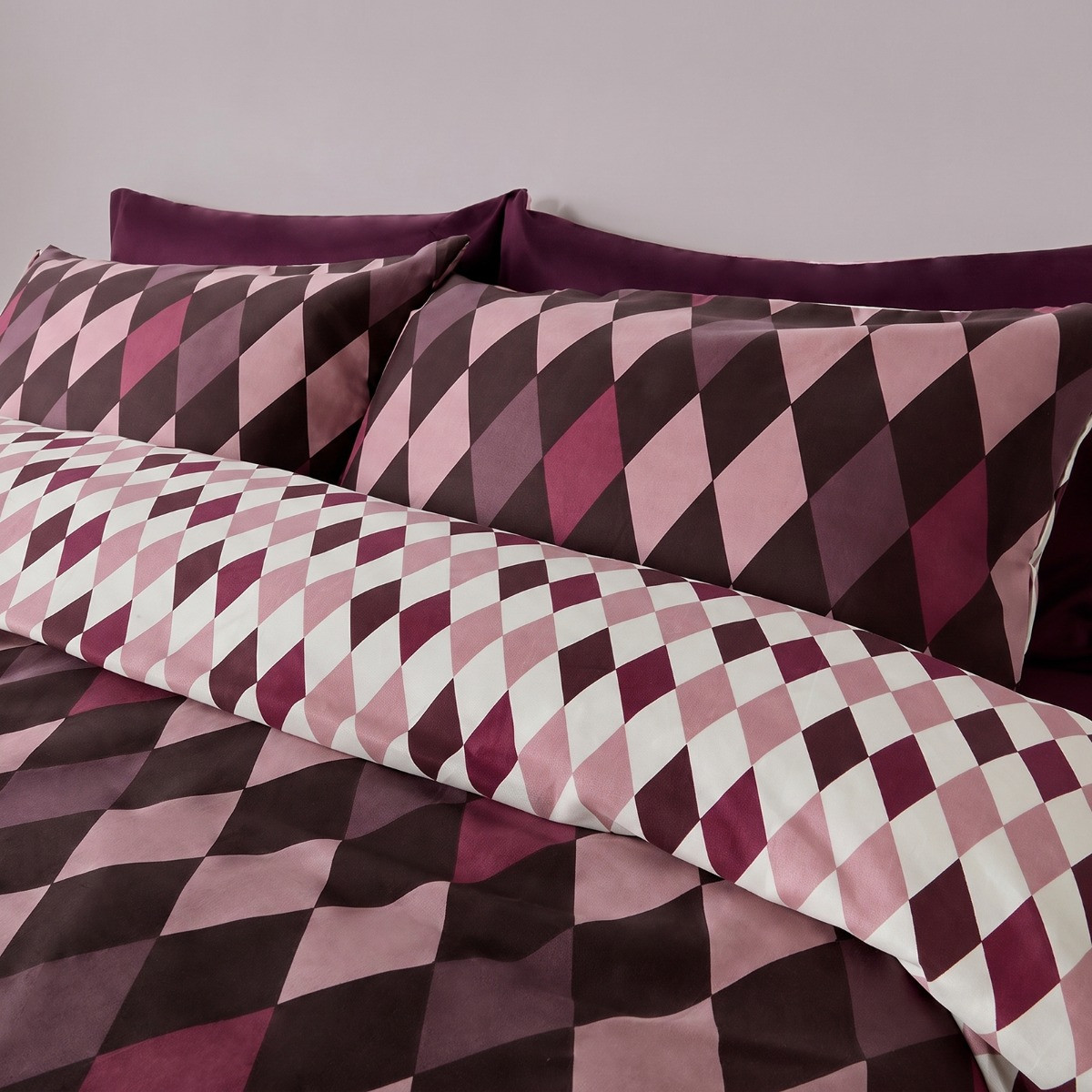 OHS Diamond Check Reversible Duvet Cover Set - Burgundy/Blush>