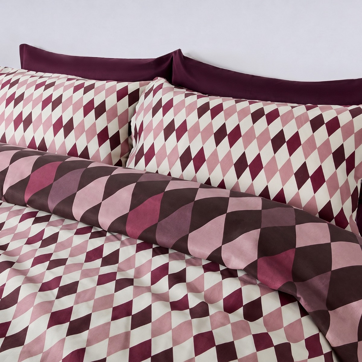 OHS Diamond Check Reversible Duvet Cover Set - Burgundy/Blush>