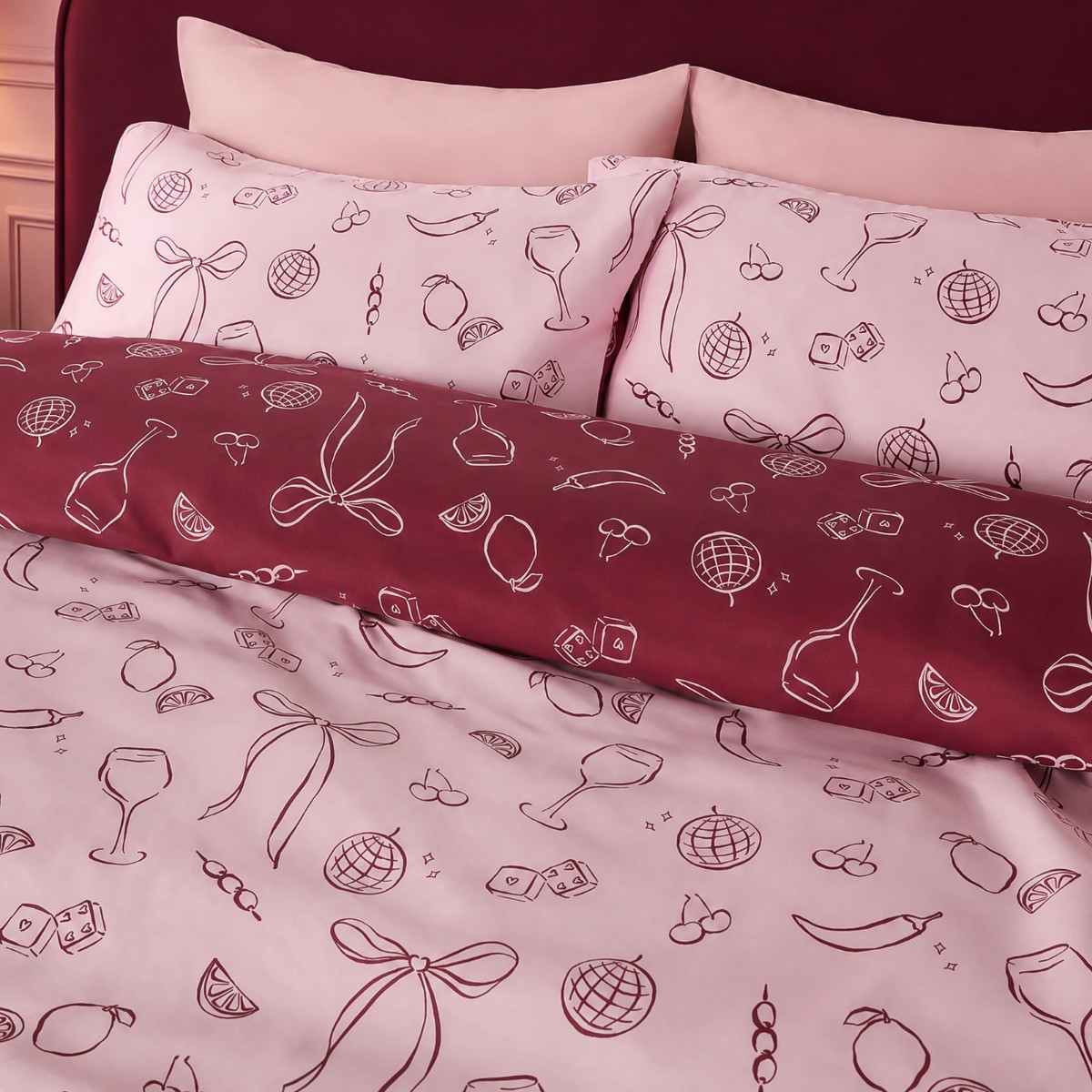 OHS Sketch Print Reversible Duvet Cover Set - Blush/Burgundy>