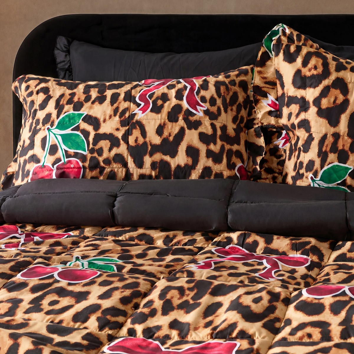 OHS Bow Leopard Print Frill Edge Coverless 7.5 Tog Duvet Set - Natural>