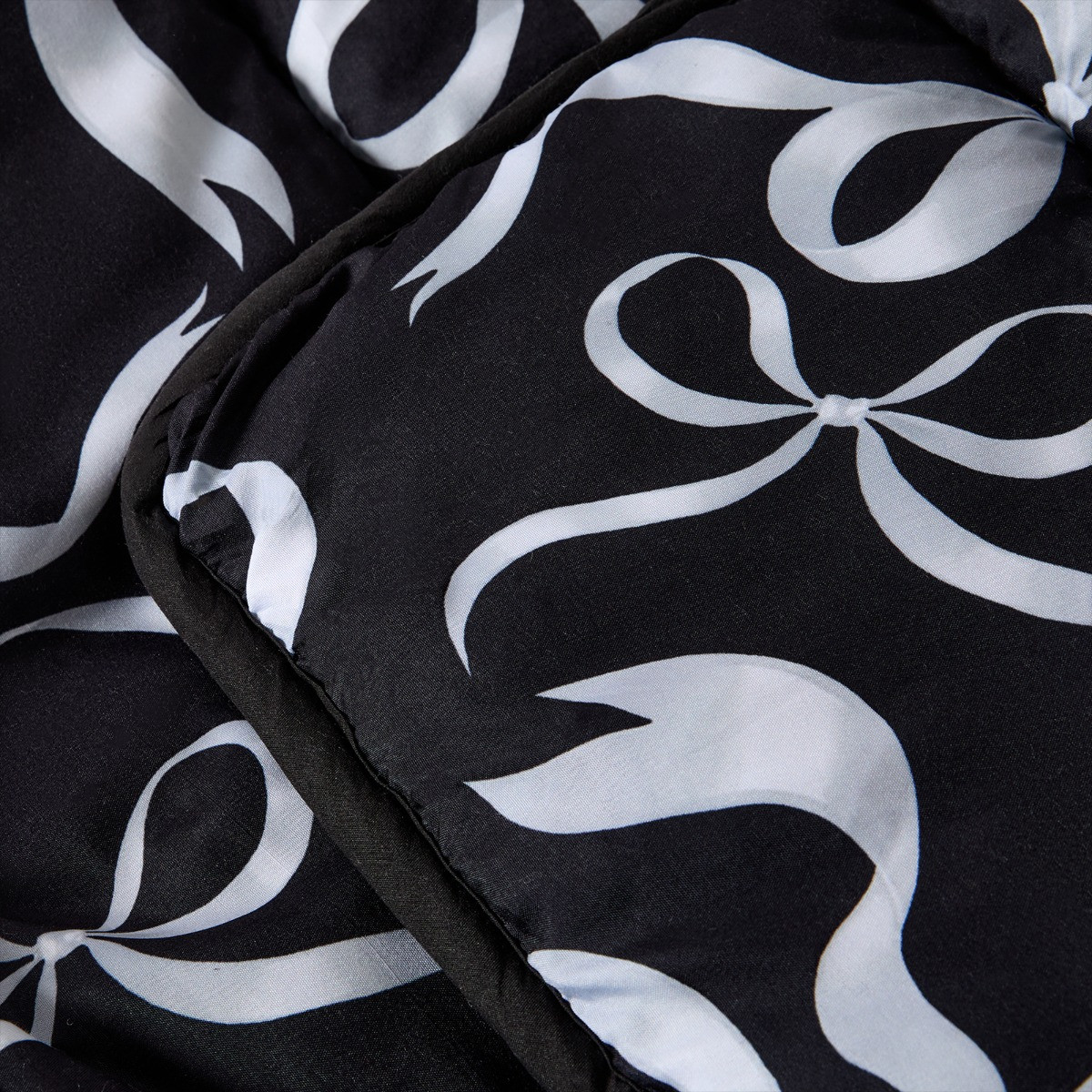 OHS Ribbon Bow Print Coverless 10.5 Tog Duvet Set - Monochrome>