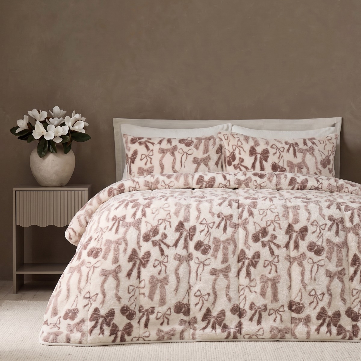 OHS Bow Print Teddy Coverless 10.5 Tog Duvet Set - Ivory/Natural>