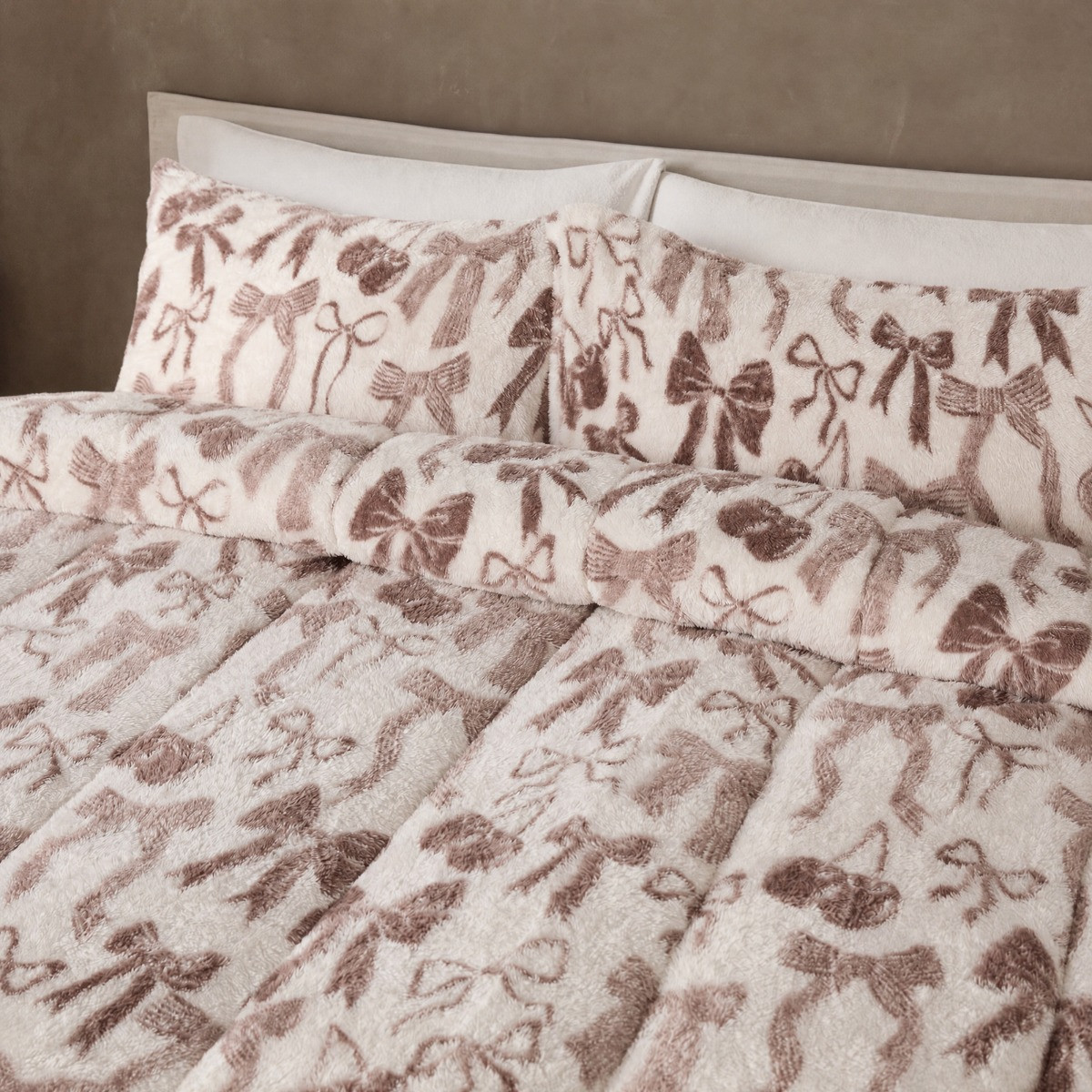 OHS Bow Print Teddy Coverless 10.5 Tog Duvet Set - Ivory/Natural>