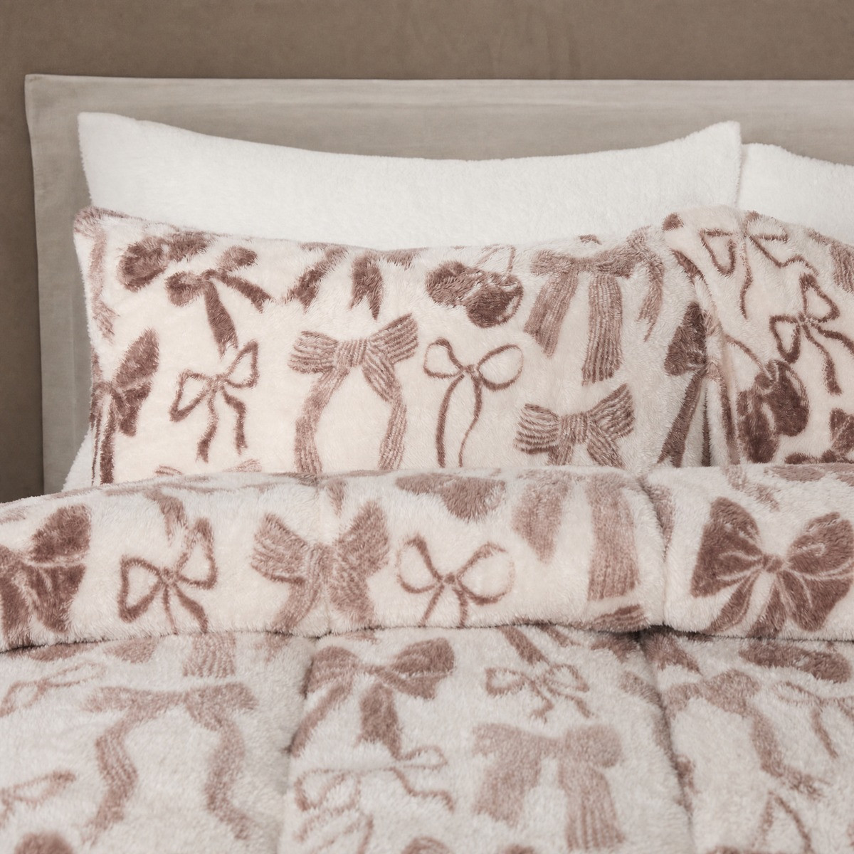 OHS Bow Print Teddy Coverless 10.5 Tog Duvet Set - Ivory/Natural>