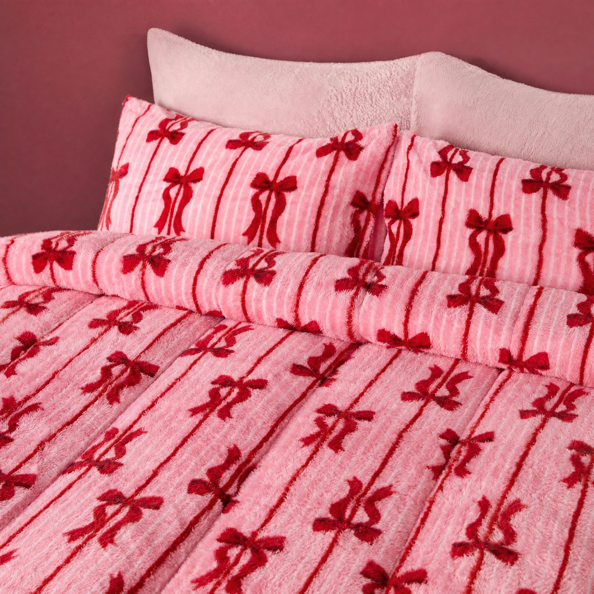 OHS Bow Stripe Print Teddy Coverless 10.5 Tog Duvet Set - Pink>