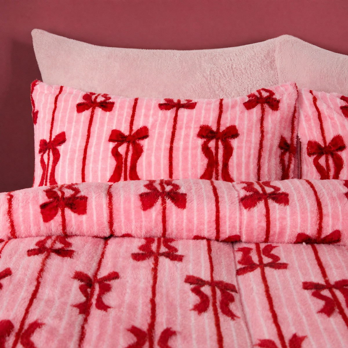 OHS Bow Stripe Print Teddy Coverless 10.5 Tog Duvet Set - Pink>