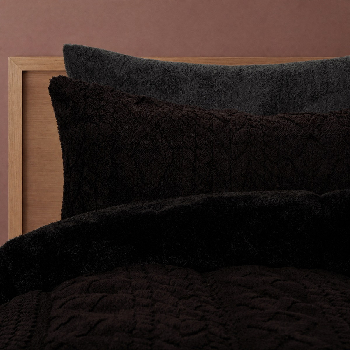 OHS Coverless Cable Knit 10.5 Tog Duvet Set - Black>