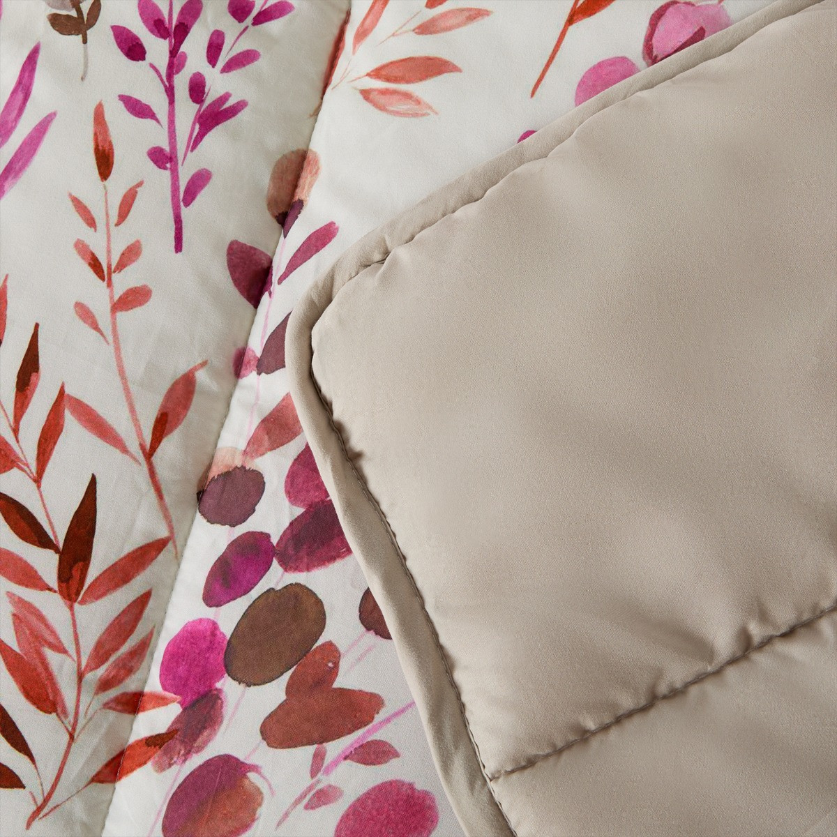 OHS Floral Print Coverless 10.5 Tog Duvet Set - White/Burgundy>