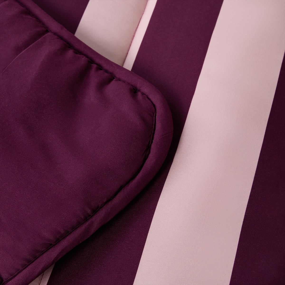 OHS Stripe Coverless 10.5 Tog Duvet Set - Burgundy/Blush>